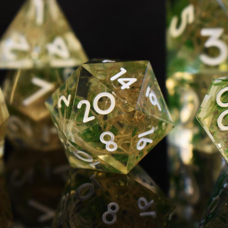 Load image into Gallery viewer, Thorn Whip Sharp-Edged Resin Dice Set
