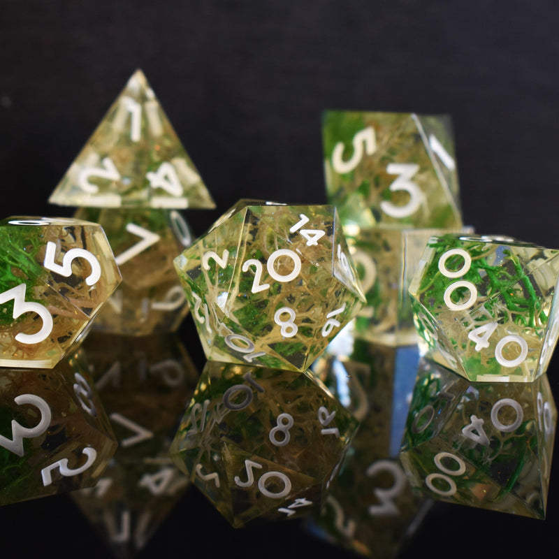 Load image into Gallery viewer, Thorn Whip Sharp-Edged Resin Dice Set
